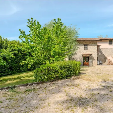 Charming Near Assisi, Service & Experience *