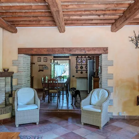 Charming Near Assisi, Service & Experience *