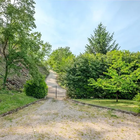 Charming Near Assisi, Service & Experience Villa